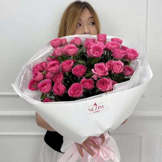 Софи атты бұтақты раушан букеті