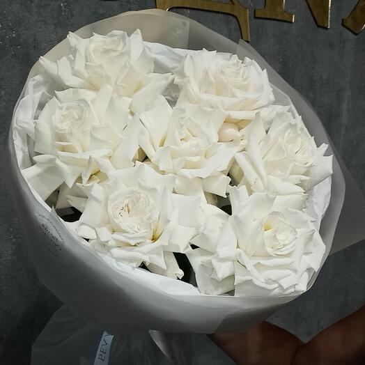 Букет с белыми французскими розами