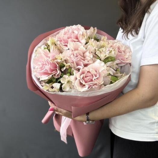 Букет нежный, Французская розовая роза с альстромерией