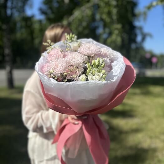 Букет из хризантем и эустом