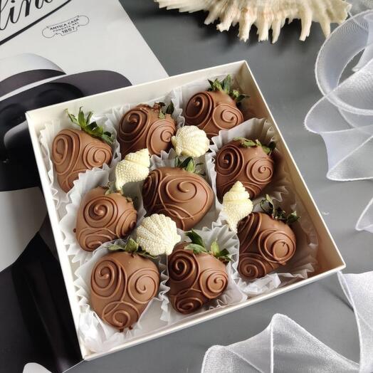 Клубника в молочном шоколаде в морском стиле подарок любимому, любимой