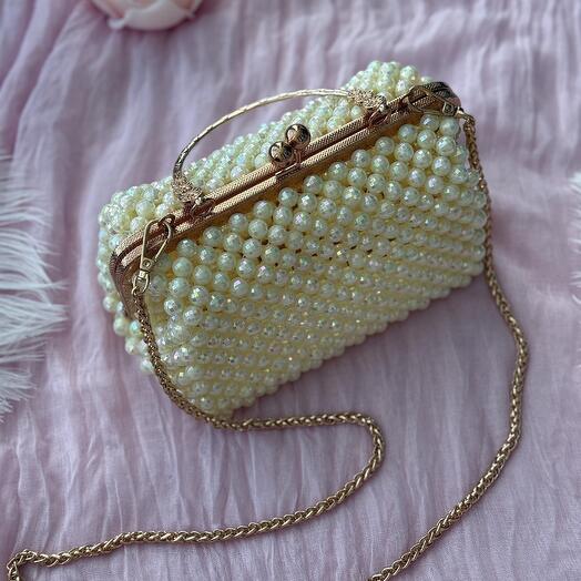 Сумочка из акриловых бусин