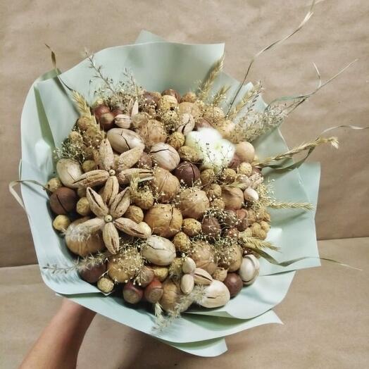 Bouquet of nuts