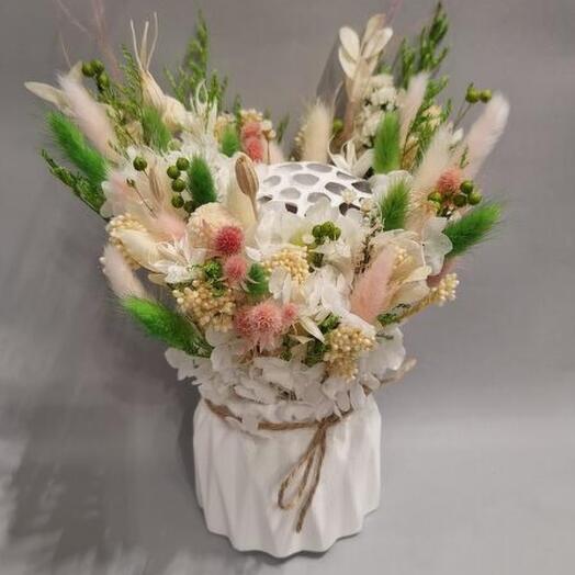 Композиция из сухоцветов "ВСПЫШКА ЛЕТА СРЕДИ ЗИМЫ"