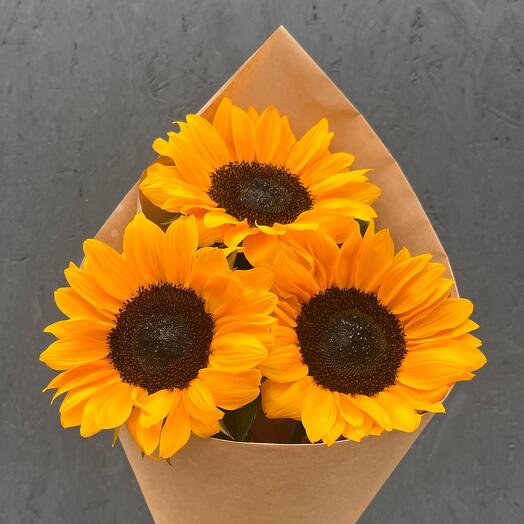 Bouquet of 3 sunflowers in craft