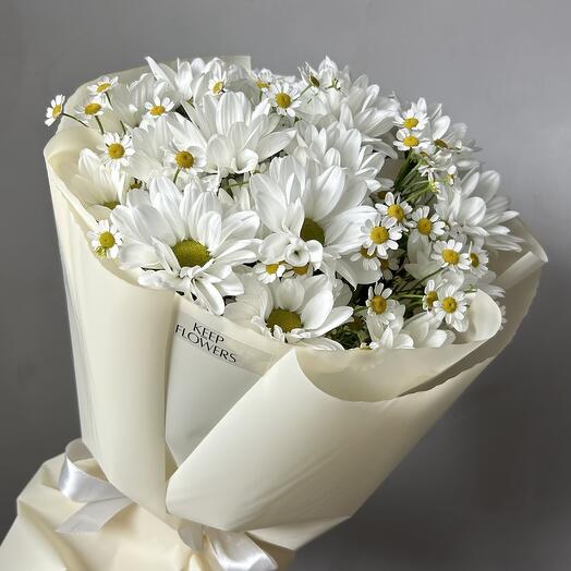 Букет с ромашкой танацетум