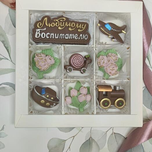 Набор из шоколада "Любимой Нянечке" (букетики, игрушки)