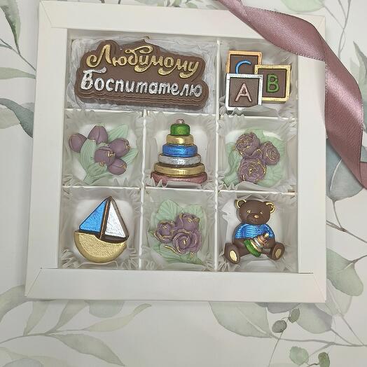 Подарок из шоколада "Любимому Воспитателю" (букетики, игрушки)