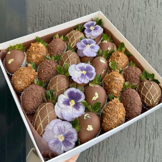Клубника в шоколаде «Sweet Holiday Boх»