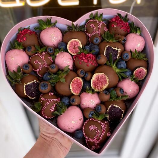 Клубника в шоколаде «Sweet Berry Bloom Box»