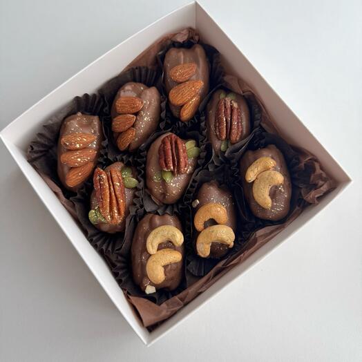 Финики с орехами