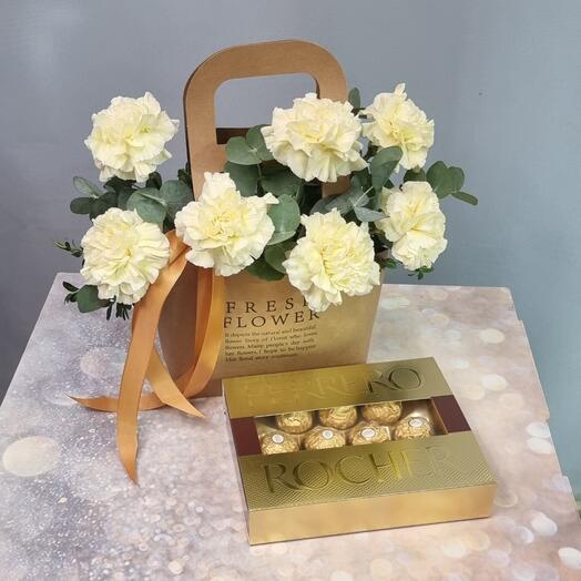 Комбо набор из  Цветочной композиции и Конфет Ферреро Роше