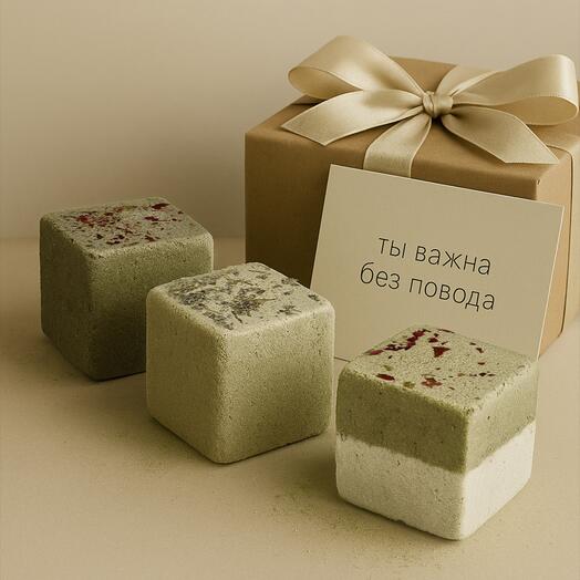 SOLACE Набор подарочный бомбочек для ванны (3 шт) с солью, шиммером и сухоцветами в коробке. Ароматы: Лес, Цветы, Зеленый чай