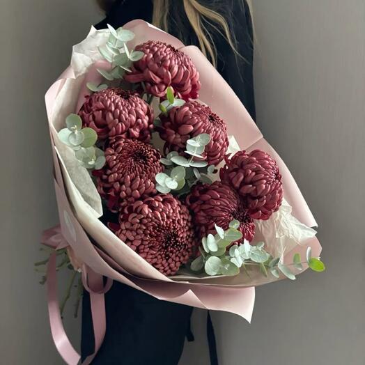 Букет «Бигуди» из ТОПовых хризантем и ароматного эвкалипта 🌷