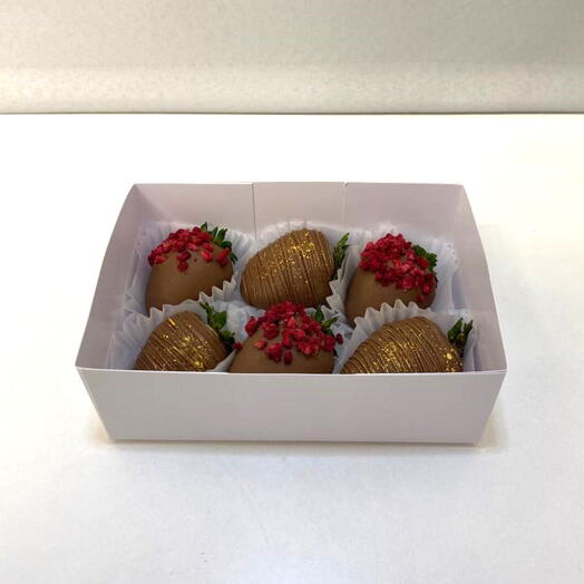Клубника в молочном шоколаде, 6 шт