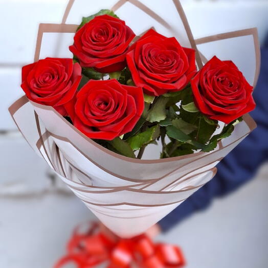5 красных роз🌹🌹🌹