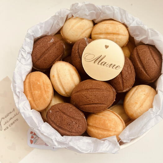 Орешки с начинкой «Классика + Баунти» Набор к Дню матери: 24 шт. (12 шт. «Классика», 12 шт. «Баунти»)