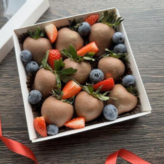 Клубника с голубикой