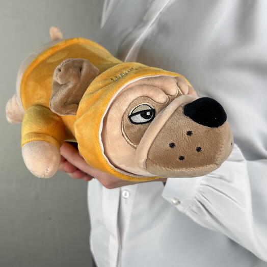 Игрушка Мопс в желтой кофте