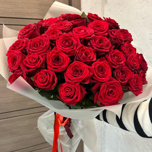 35 красных роз букет