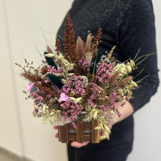 Композиция с сухоцветами в кашпо