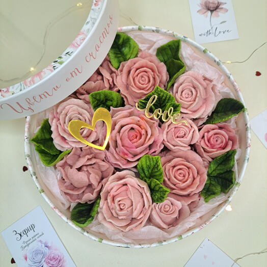 Зефирные розы в круглой коробке любимой/ девушке/ сестре/ маме/ день рождения/ комплимент