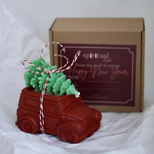 Набор новогодних ароматических свечей: красная машинка и ёлка