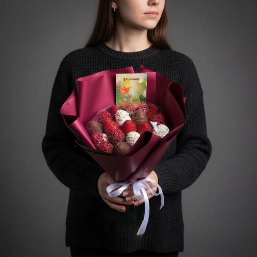 Букет из клубники в шоколаде «Сладкий комплимент» 19 ягод