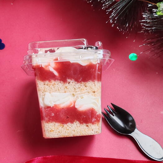 Трайфл торт в стакане клубничный пломбир на новый год и Рождество