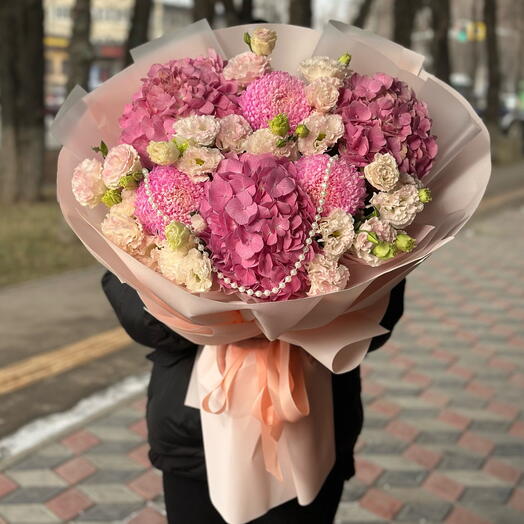 Микс букет с розовыми гортензиями