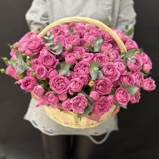Корзина с пионовидными розами Мисти баблс