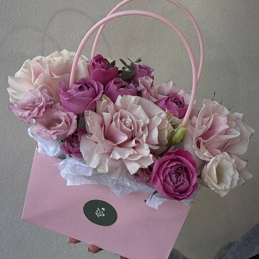 Цветы в коробке с пионовидными розами 🌸