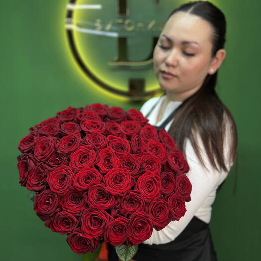 Букет из 45 красных роз сорт Ред Наоми