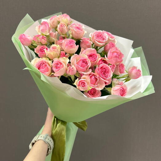 Нежный букет цветов, розовые кустовые розы 9 шт