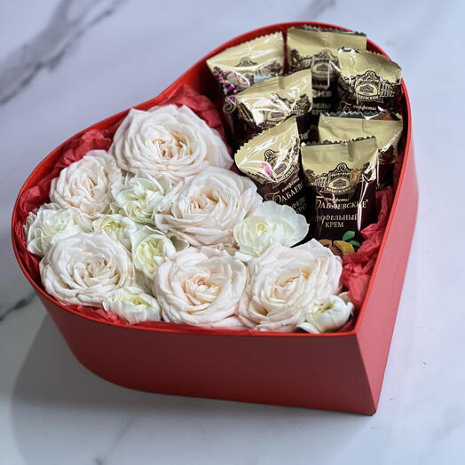 Сердце с розой и конфетами