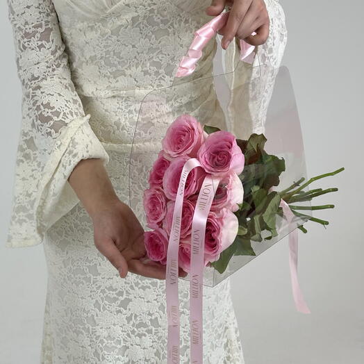 Роза в переноске