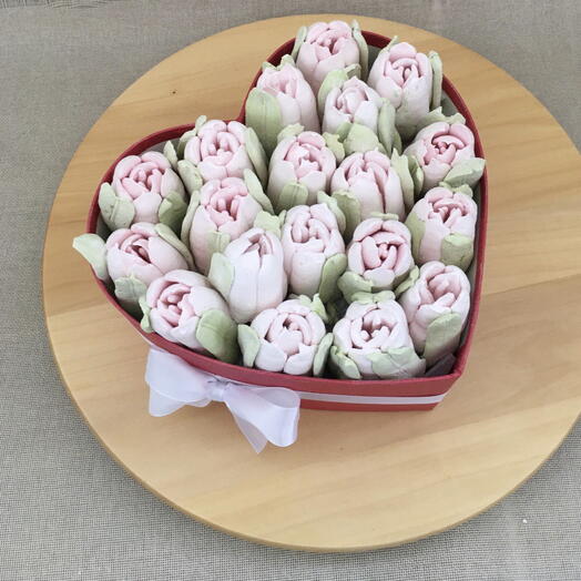 Коробочка с тюльпанами из клубничного зефира. Подарок на 8 марта