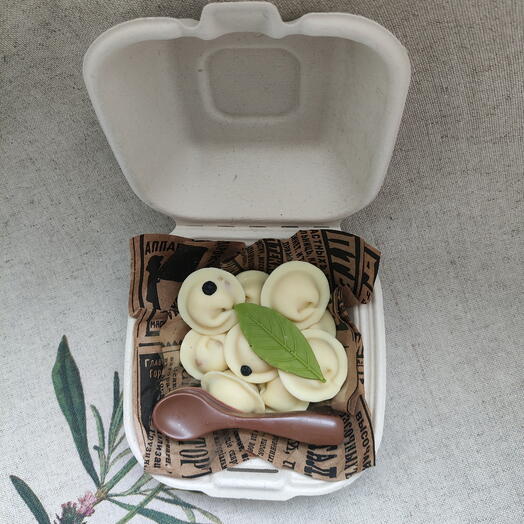 Шоколадные пельмени из шоколада Callebaut в ланч-боксе, на 23 февраля