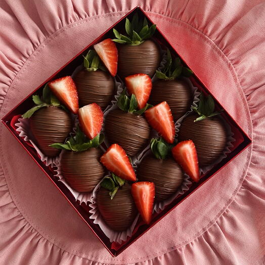 Клубника в молочном шоколаде 🍓