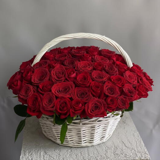 101 роза в корзине red