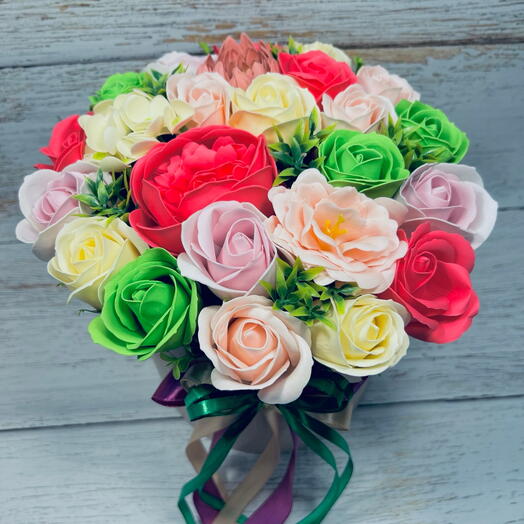 Композиция из мыльных цветов, роз, пиона. Подарок на 8 Марта