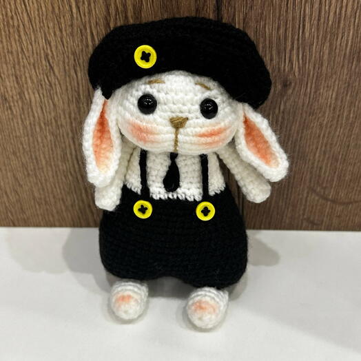 Милый зайка ручной работы в черном камбинезончике