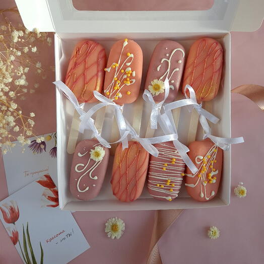 Подарочный набор чизкейков на 8 марта с эффектным декором в белом шоколаде (Клубника , вишня, абрикос, шоколадный мусс, кокос)