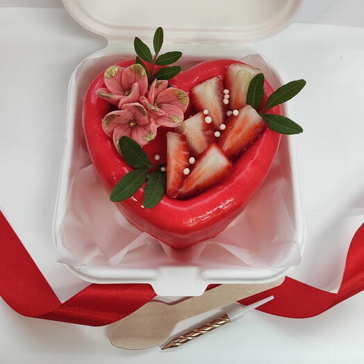 Бенто торт красное сердце, Красный бархат с клубникой