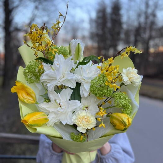 Букет из тюльпанов, гвоздик и лилий