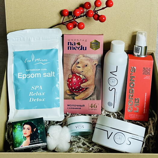 «Самой нежной» подарочный бьюти набор для мамы с уходом для лица и тела и шоколадом