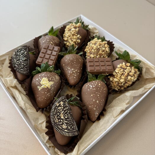 Клубника в молочном шоколаде (ассорти 9 шт) 🍓🍫