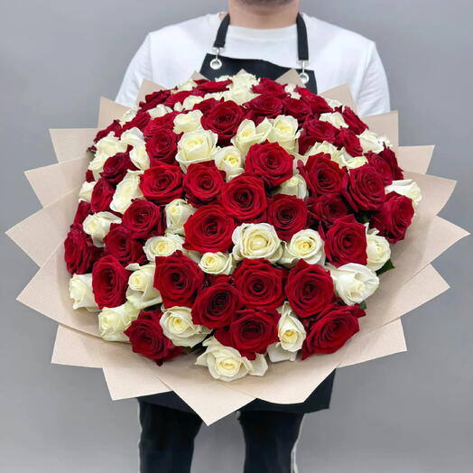 Букет из 101 красной и белой розы N1332