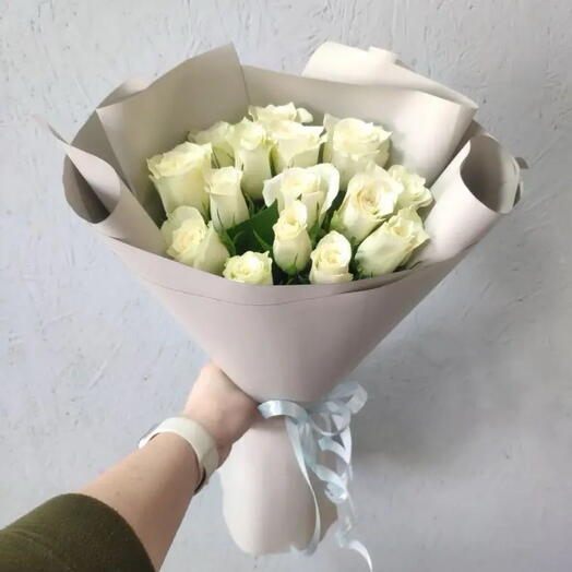 Букет из 15 белых роз кения