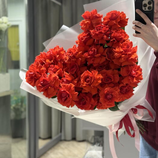 Букет из 31 французской красной розы